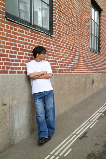 CLASSIC CUT WASHED JEANS