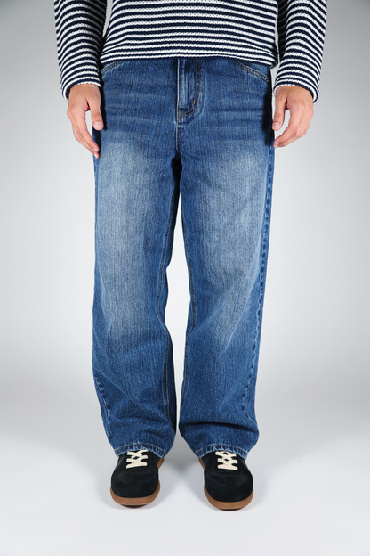 CLASSIC CUT WASHED JEANS
