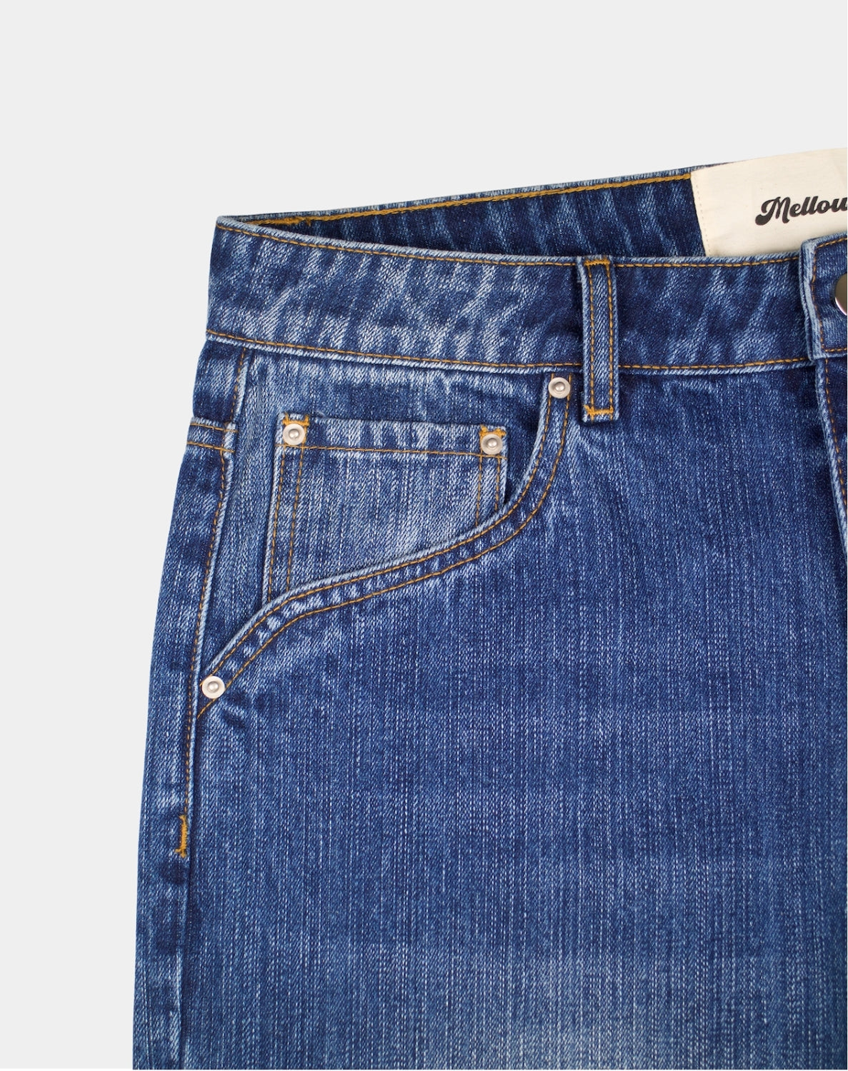 CLASSIC CUT WASHED JEANS
